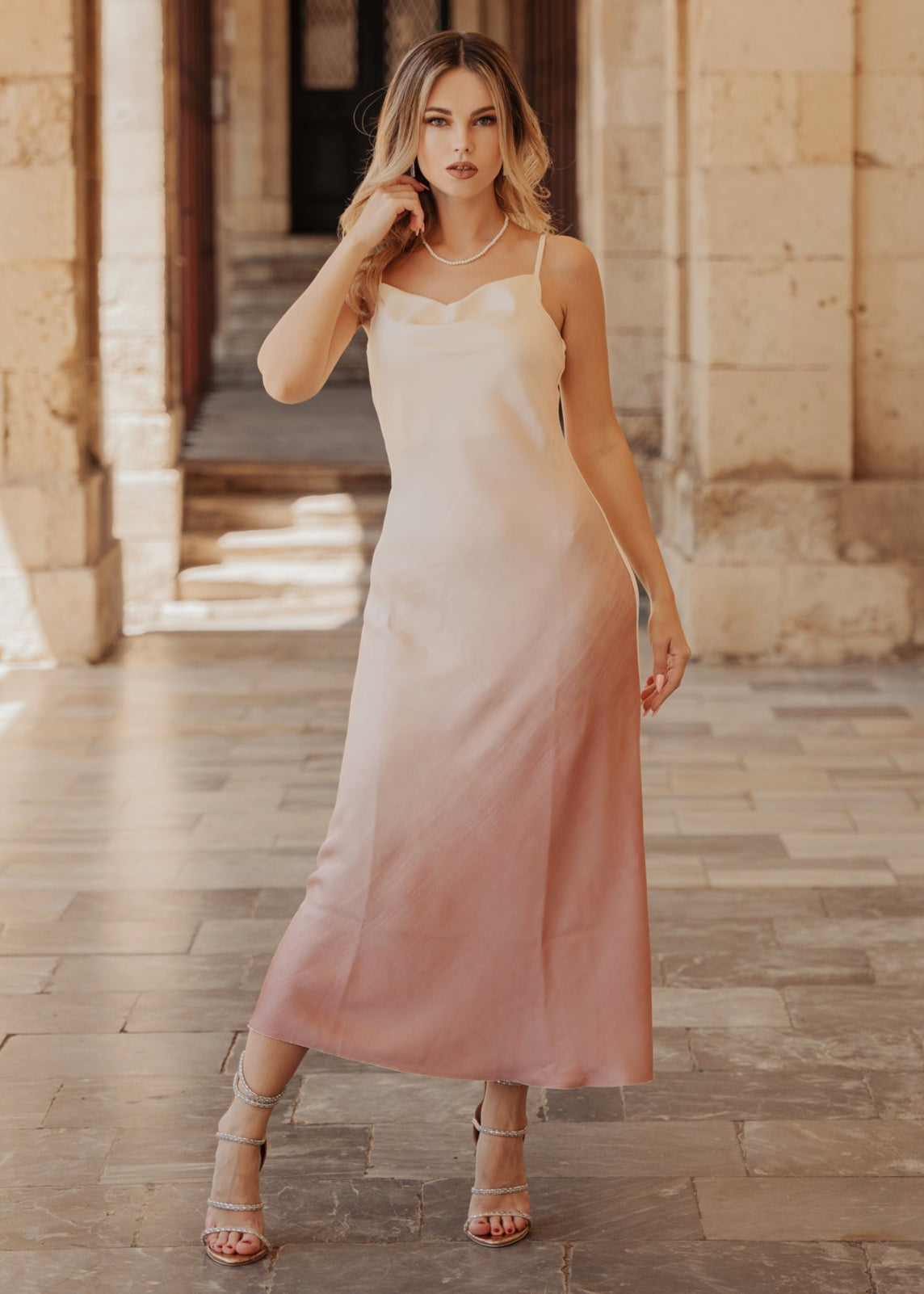 Σατέν φόρεμα σε στυλ LINGERIE GRADIENT MOCCA