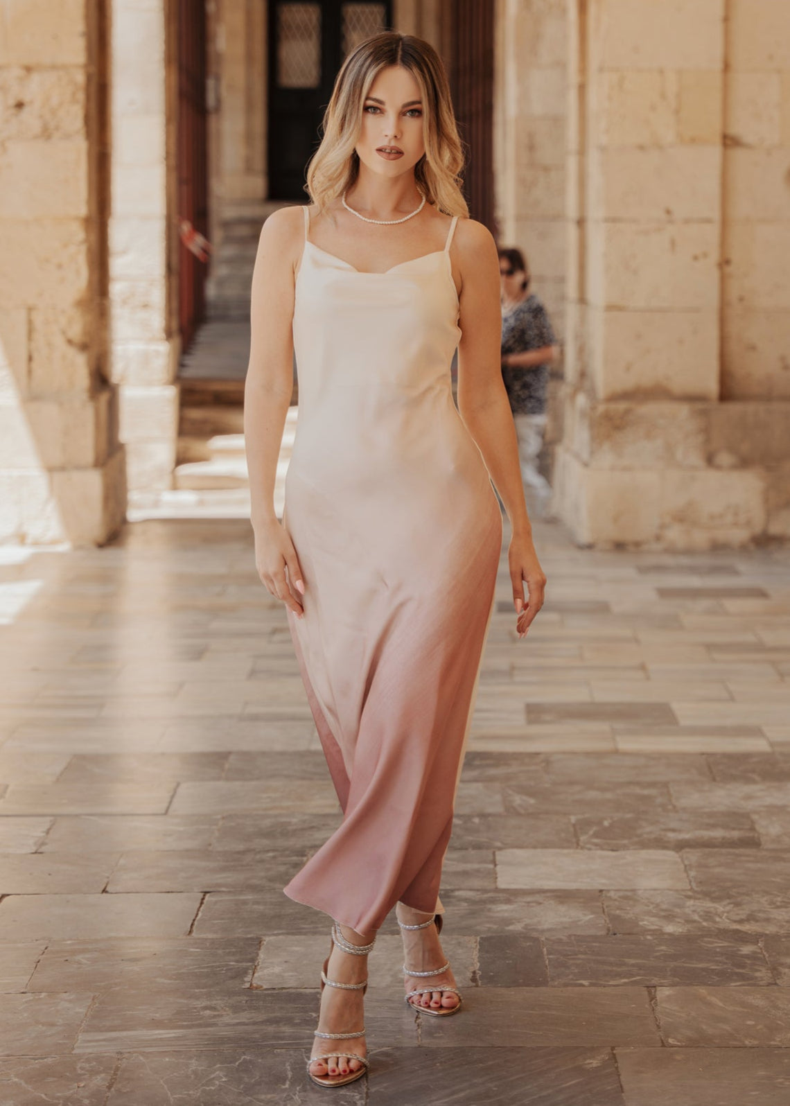 Σατέν φόρεμα σε στυλ LINGERIE GRADIENT MOCCA