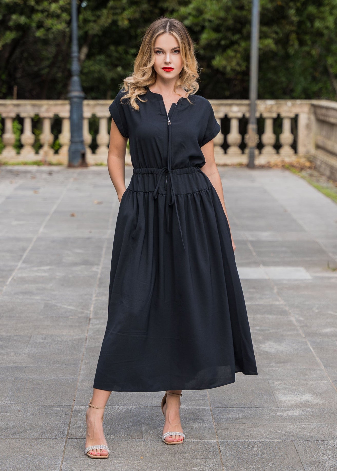 Φόρεμα Mίντι MODEST BLACK