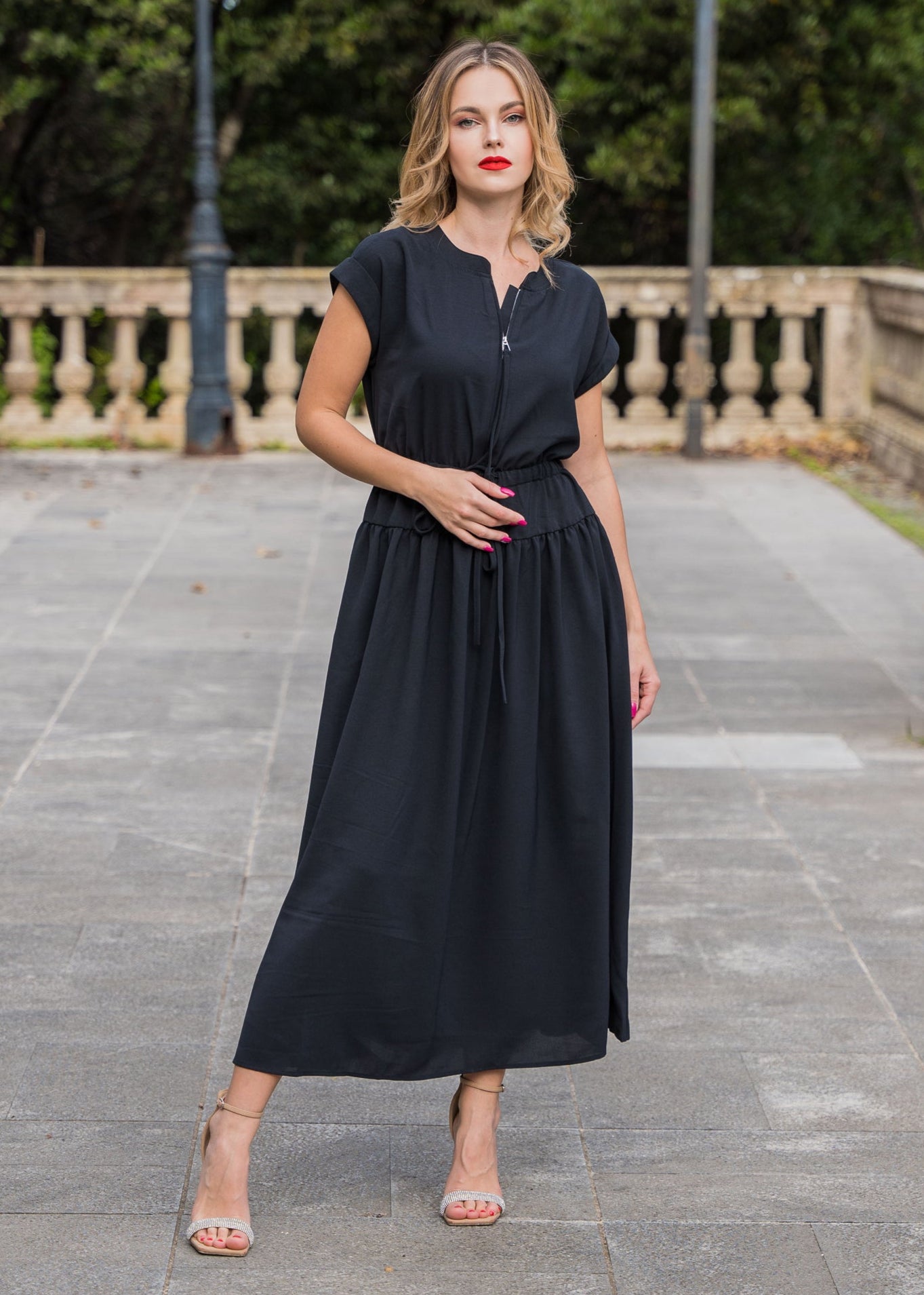 Φόρεμα Mίντι MODEST BLACK