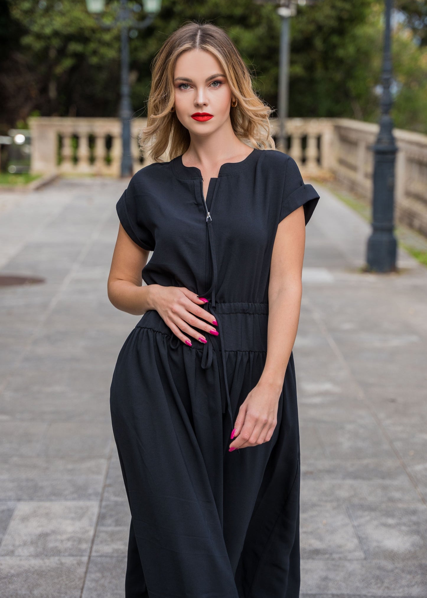 Φόρεμα Mίντι MODEST BLACK