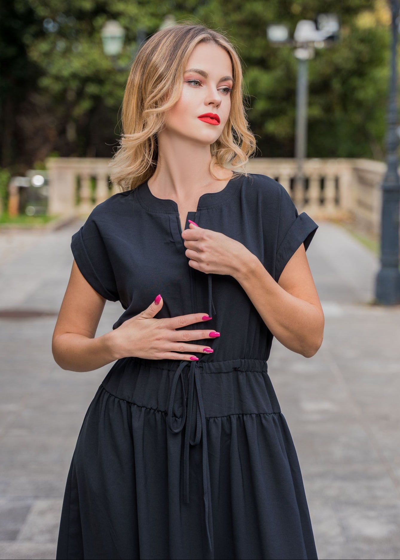 Φόρεμα Mίντι MODEST BLACK