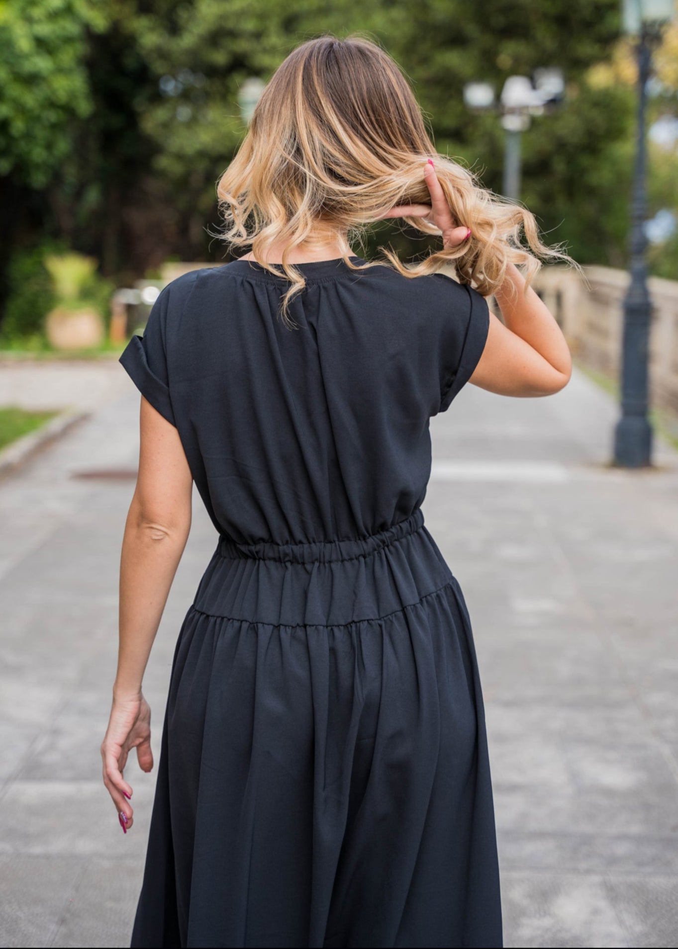Φόρεμα Mίντι MODEST BLACK