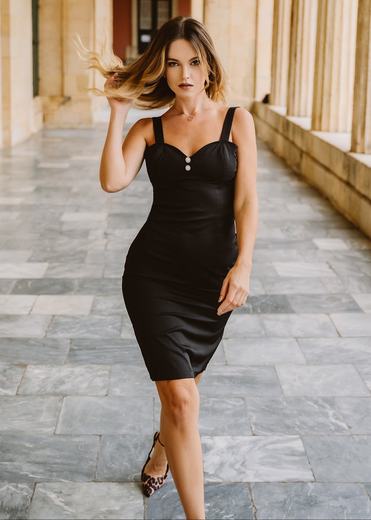 Μίντι Φόρεμα με ανοιχτή πλάτη ΜΑΥΡΟ